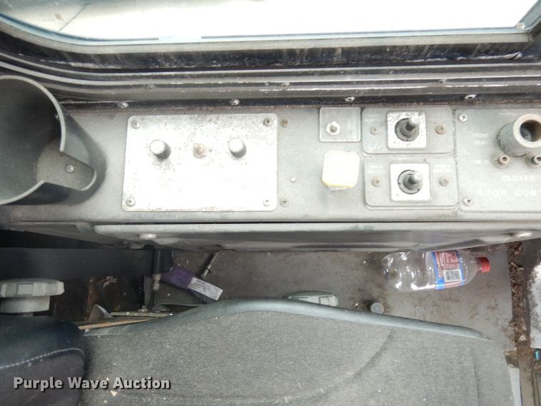 image for item DJ6929 1998 Gillig C18A102N4  shuttle bus