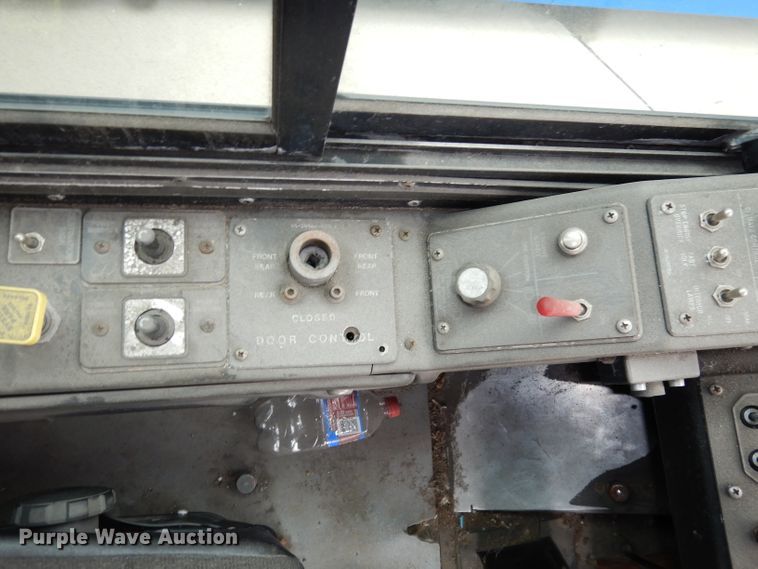 image for item DJ6929 1998 Gillig C18A102N4  shuttle bus