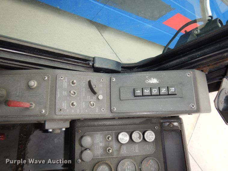 image for item DJ6929 1998 Gillig C18A102N4  shuttle bus