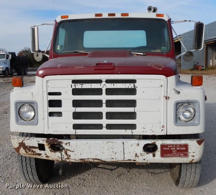 image for item FG9511 1986 International 1954  flatbed truck