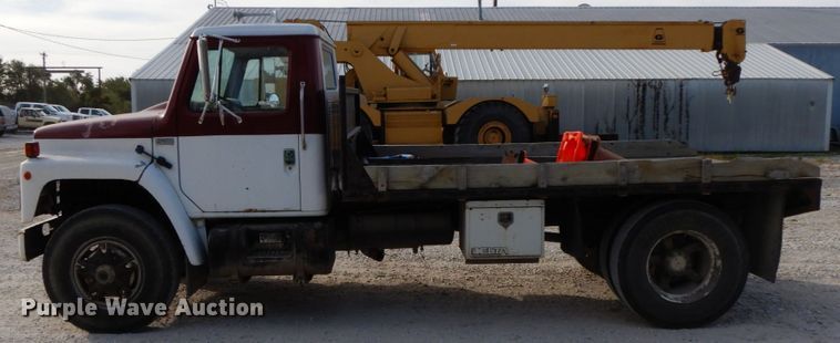image for item FG9511 1986 International 1954  flatbed truck
