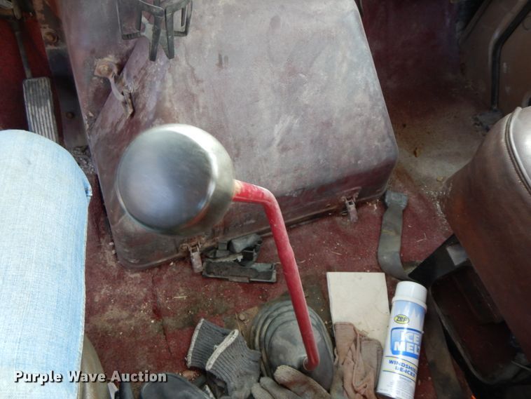 image for item FG9511 1986 International 1954  flatbed truck