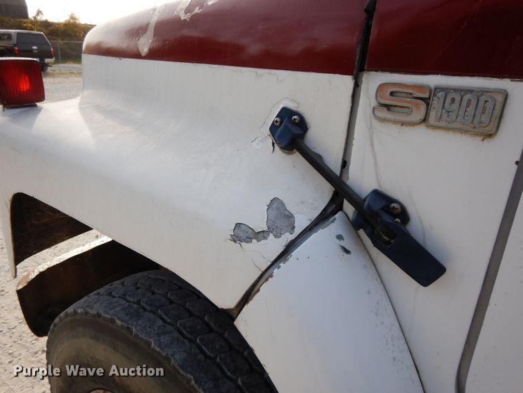 image for item FG9511 1986 International 1954  flatbed truck