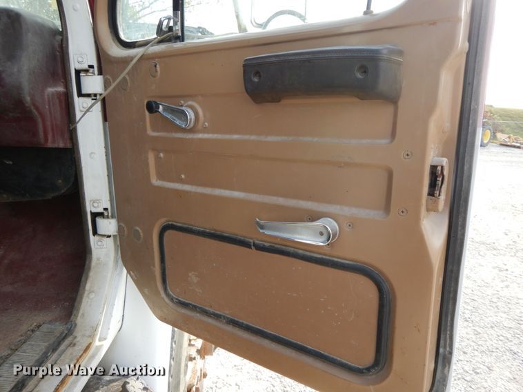 image for item FG9511 1986 International 1954  flatbed truck