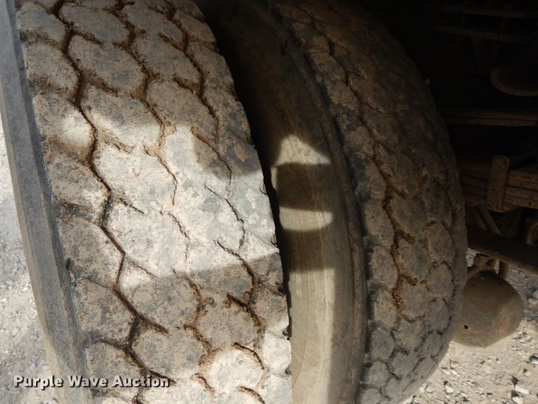 image for item FG9511 1986 International 1954  flatbed truck