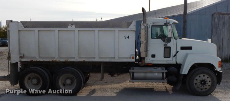 image for item FG9512 2007 Mack CNH613  dump truck