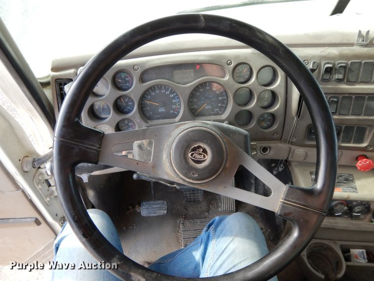 image for item FG9512 2007 Mack CNH613  dump truck