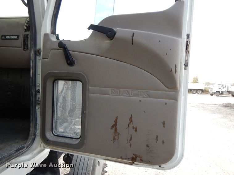 image for item FG9512 2007 Mack CNH613  dump truck