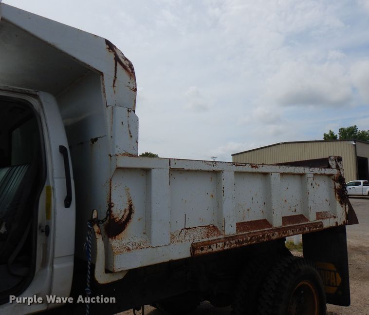 image for item FN9452 1994 Chevrolet Kodiak C5500  dump truck