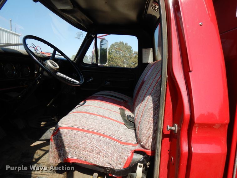 image for item FR9166 1978 Ford F700  pumper fire truck