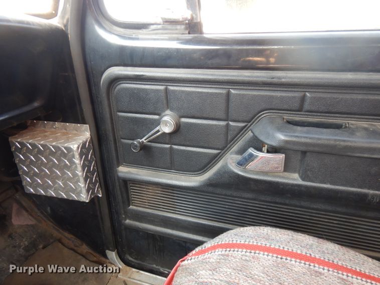 image for item FR9166 1978 Ford F700  pumper fire truck