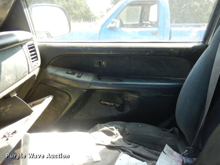 image for item FR9177 2001 Chevrolet Silverado 1500  Ext. Cab pickup truck