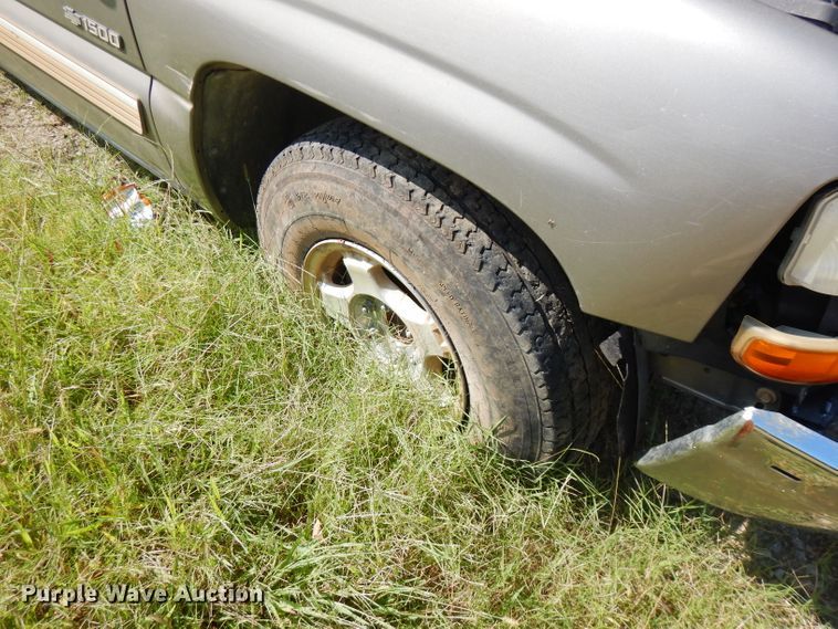 image for item FR9177 2001 Chevrolet Silverado 1500  Ext. Cab pickup truck