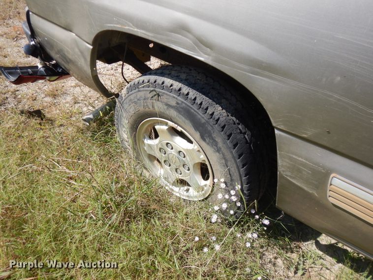 image for item FR9177 2001 Chevrolet Silverado 1500  Ext. Cab pickup truck