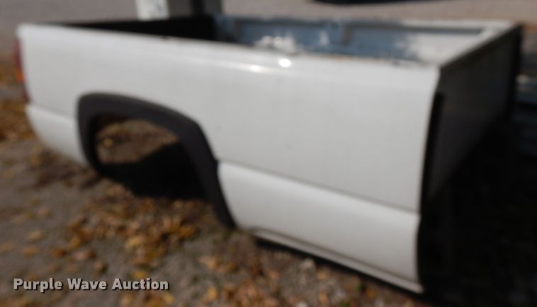 image for item FR9207 2004 Chevrolet Silverado 2500 pickup truck bed