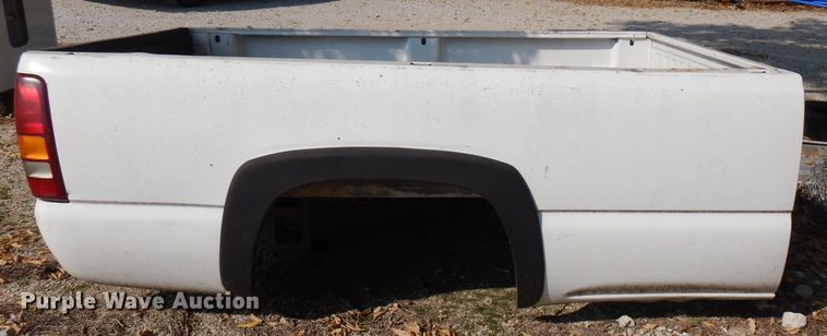 image for item FR9207 2004 Chevrolet Silverado 2500 pickup truck bed
