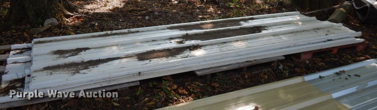 image for item FR9208 Approximately 30 sheets of steel siding/roofing