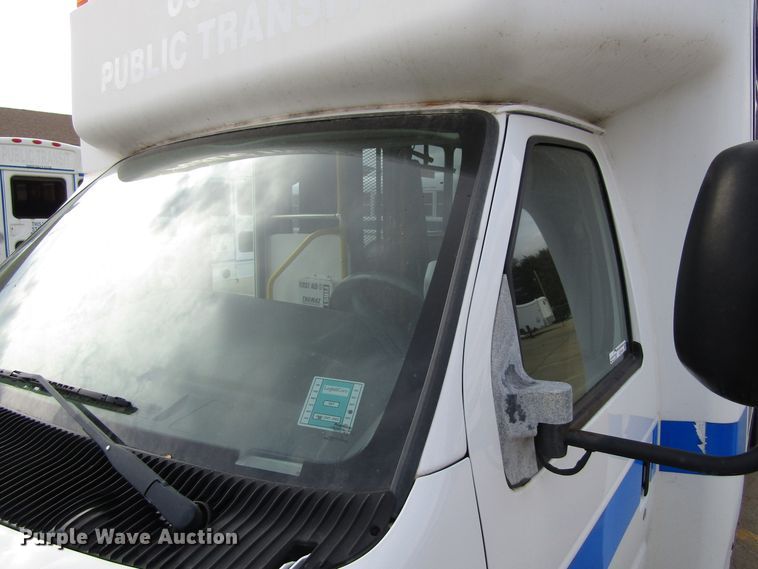 image for item GQ9198 2009 Ford E450  shuttle bus