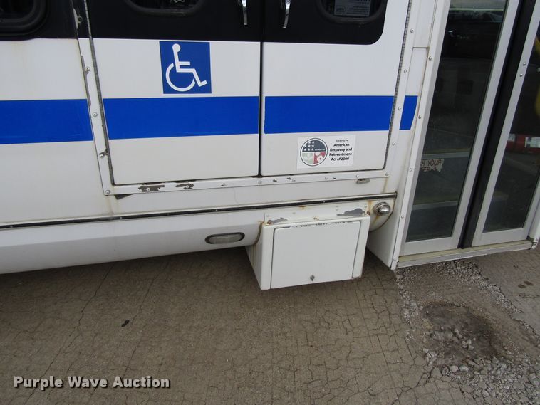 image for item GQ9198 2009 Ford E450  shuttle bus