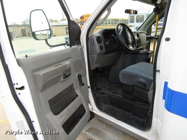 image for item GQ9198 2009 Ford E450  shuttle bus