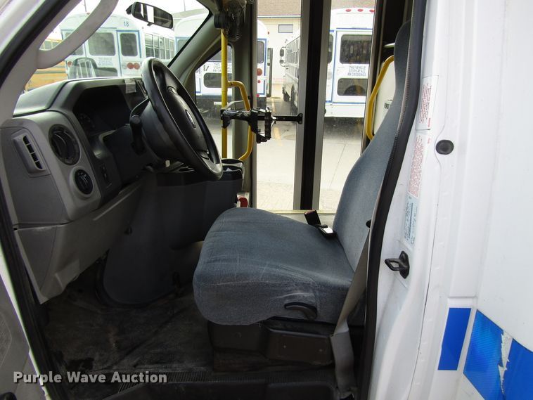 image for item GQ9198 2009 Ford E450  shuttle bus