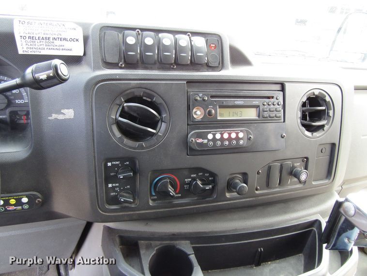 image for item GQ9198 2009 Ford E450  shuttle bus