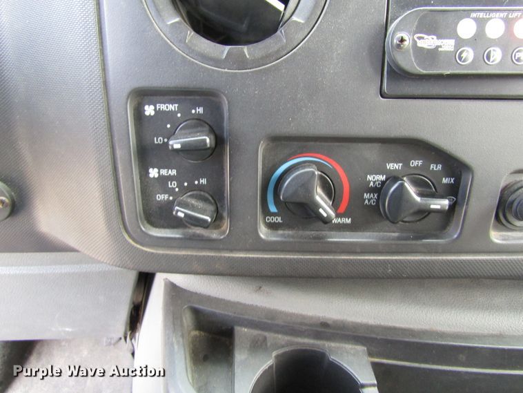 image for item GQ9198 2009 Ford E450  shuttle bus