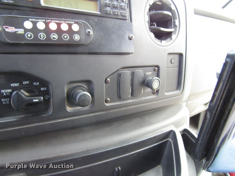 image for item GQ9198 2009 Ford E450  shuttle bus