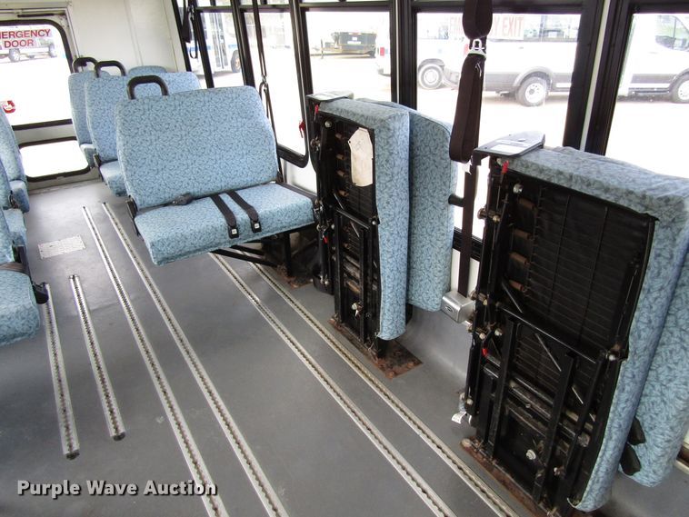 image for item GQ9198 2009 Ford E450  shuttle bus