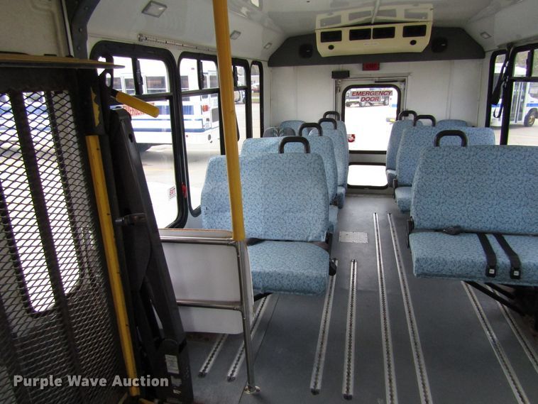 image for item GQ9198 2009 Ford E450  shuttle bus