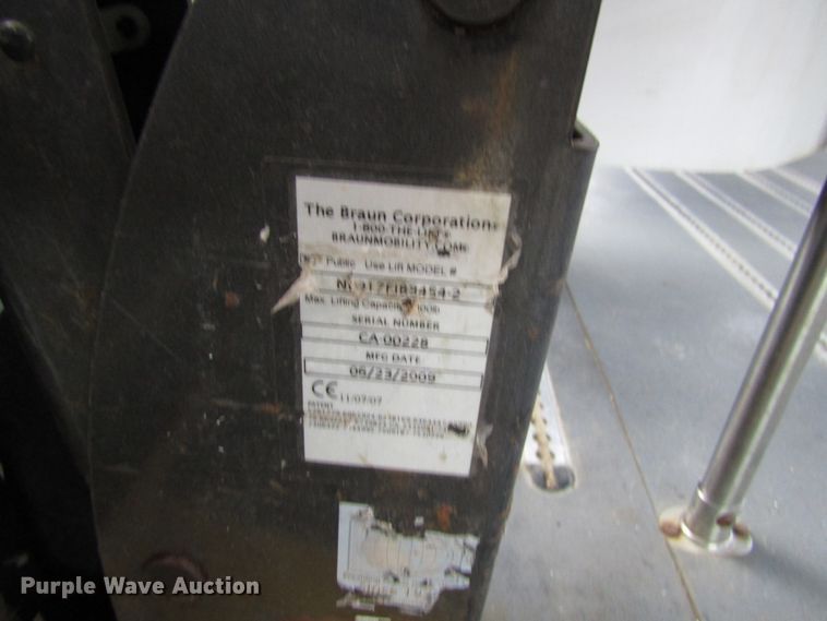 image for item GQ9198 2009 Ford E450  shuttle bus