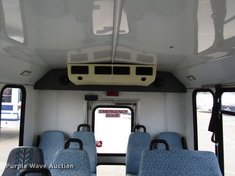 image for item GQ9198 2009 Ford E450  shuttle bus