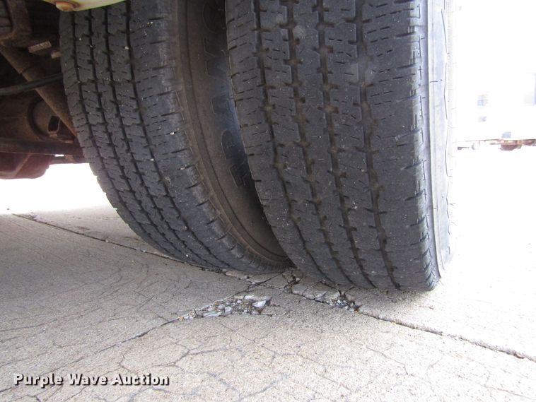 image for item GQ9198 2009 Ford E450  shuttle bus