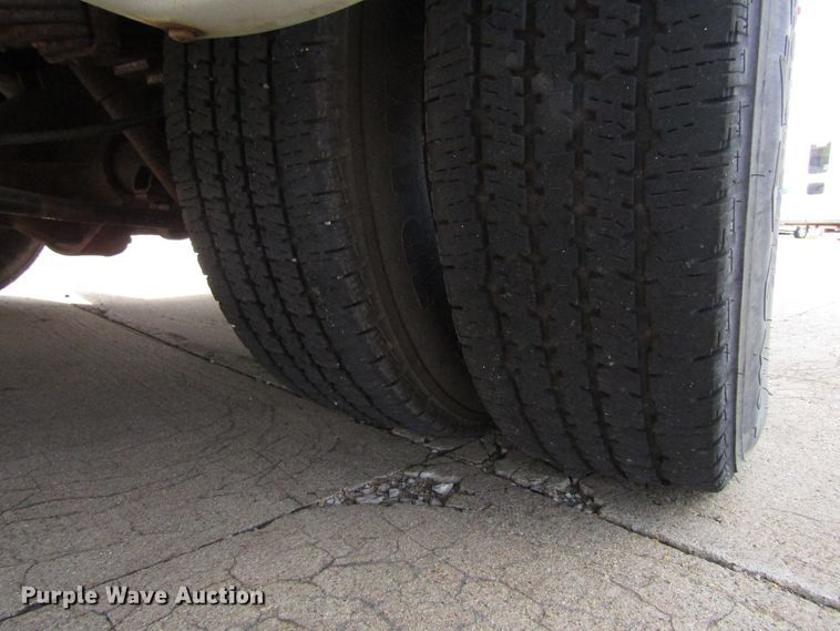 image for item GQ9198 2009 Ford E450  shuttle bus