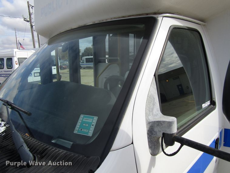 image for item GQ9199 2009 Ford E450  shuttle bus