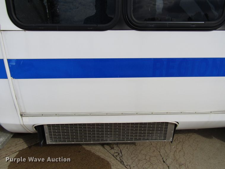 image for item GQ9199 2009 Ford E450  shuttle bus