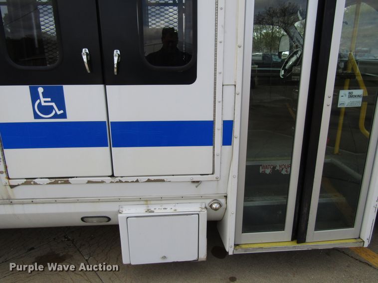 image for item GQ9199 2009 Ford E450  shuttle bus