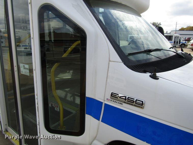 image for item GQ9199 2009 Ford E450  shuttle bus