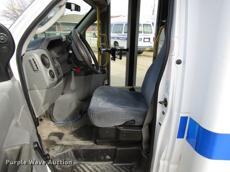 image for item GQ9199 2009 Ford E450  shuttle bus
