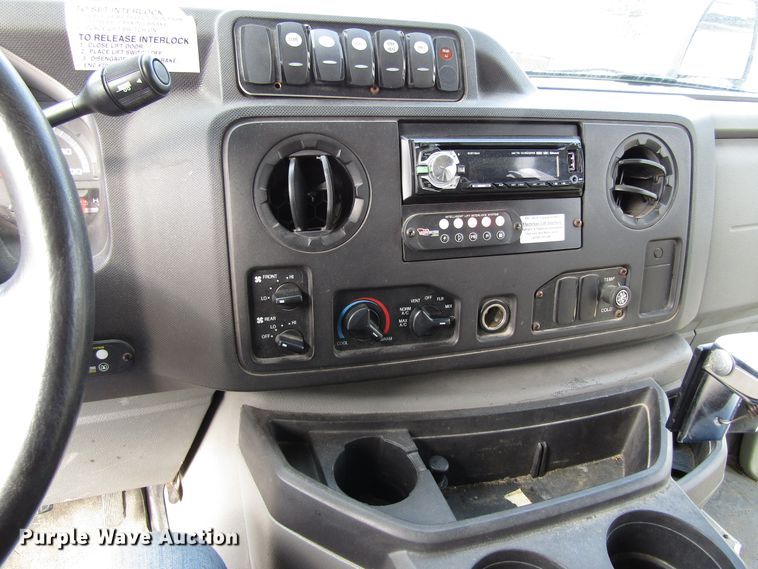 image for item GQ9199 2009 Ford E450  shuttle bus