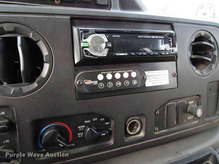 image for item GQ9199 2009 Ford E450  shuttle bus