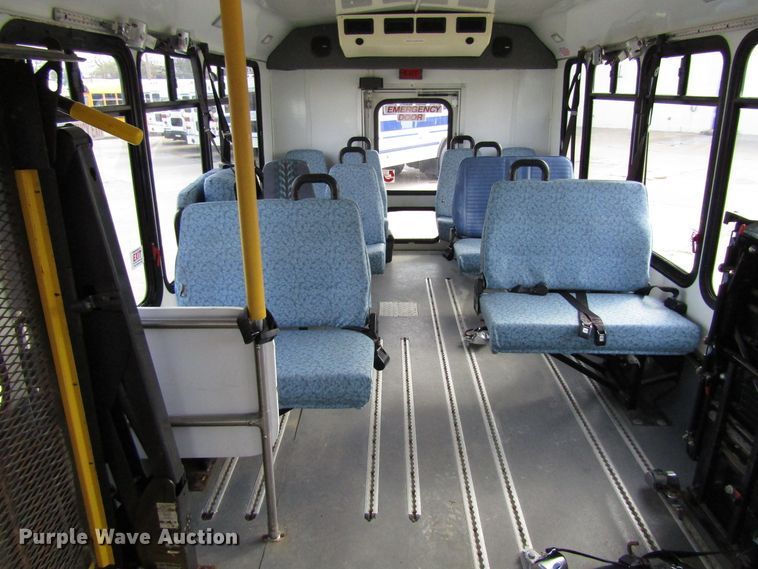 image for item GQ9199 2009 Ford E450  shuttle bus