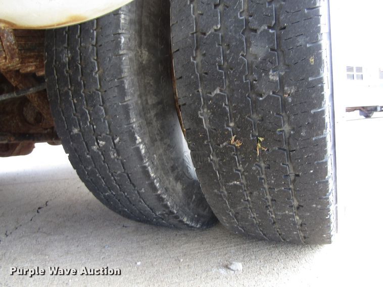 image for item GQ9199 2009 Ford E450  shuttle bus