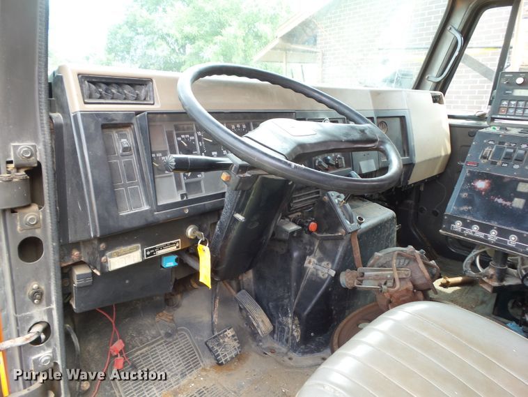 image for item GX9155 1995 International 4700  dump truck