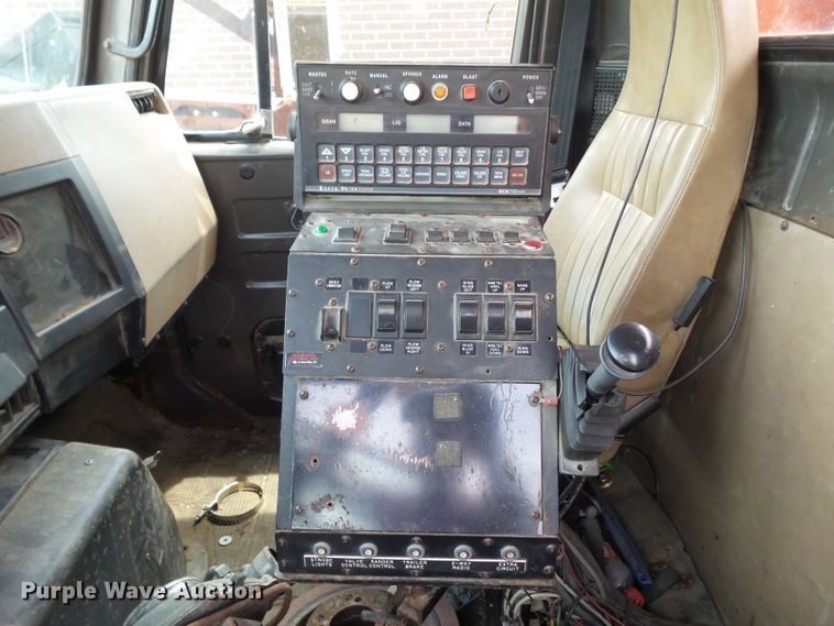 image for item GX9155 1995 International 4700  dump truck