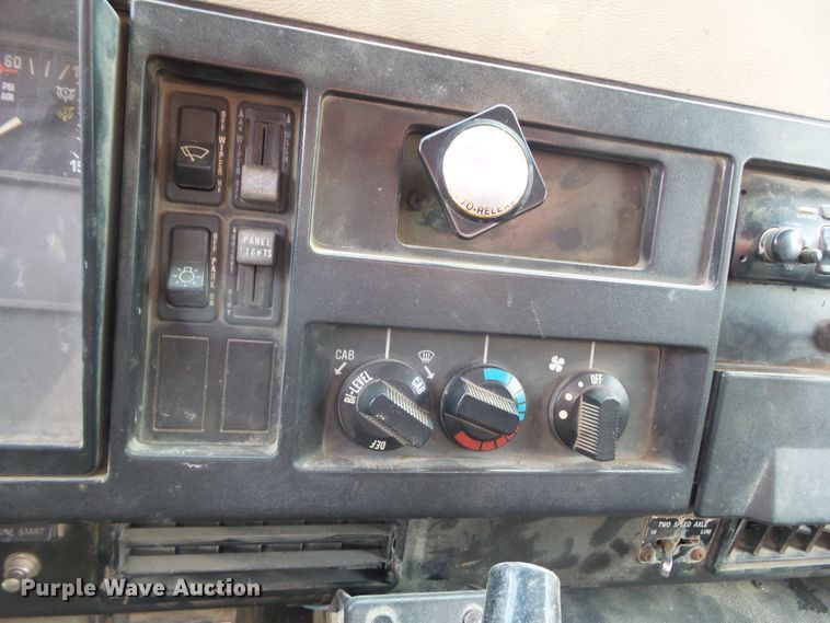 image for item GX9155 1995 International 4700  dump truck