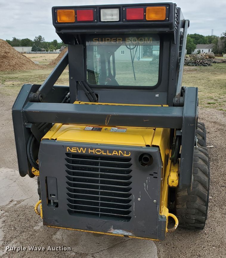 image for item H1751 2003 New Holland LS150  skid steer loader