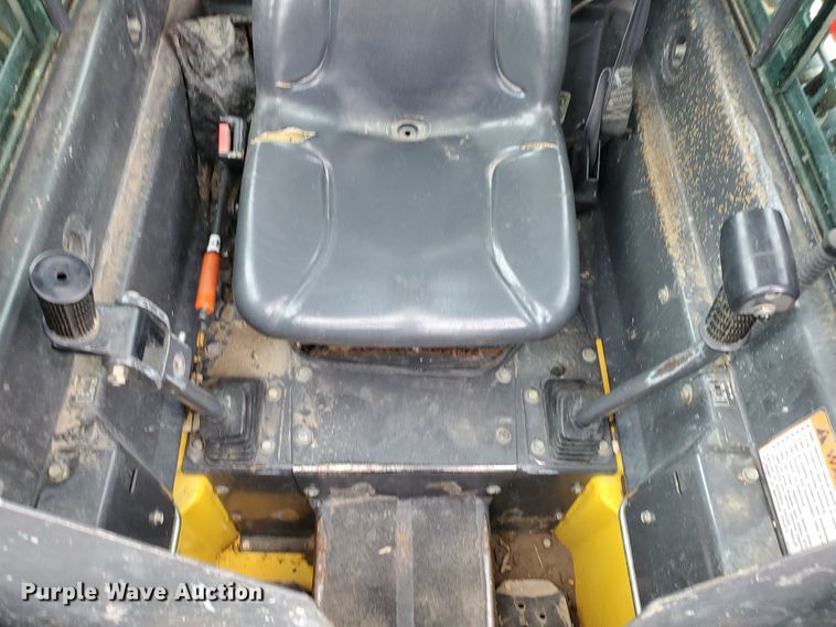 image for item H1751 2003 New Holland LS150  skid steer loader