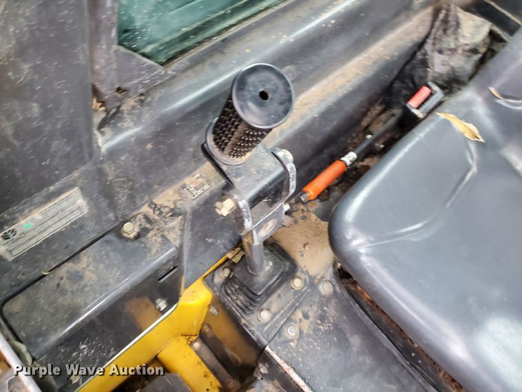 image for item H1751 2003 New Holland LS150  skid steer loader