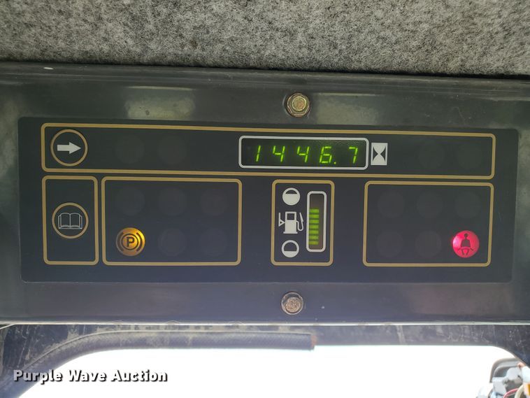 image for item H1751 2003 New Holland LS150  skid steer loader